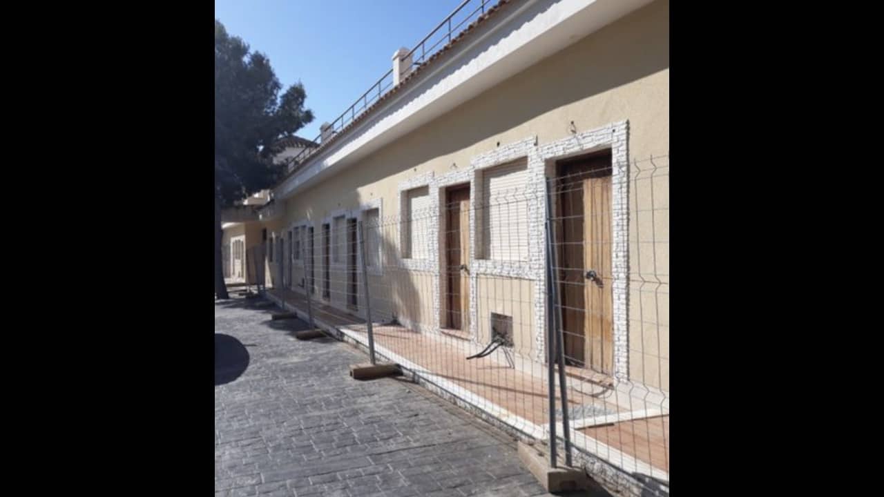 28 bedroom Commercial for sale in Pinar de Campoverde with garage - € 950,000 (Ref: 6612200)