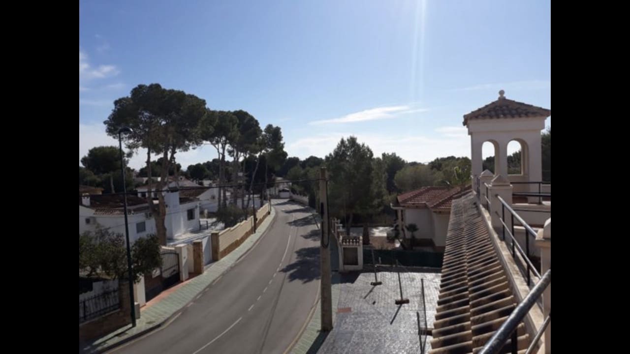 28 bedroom Commercial for sale in Pinar de Campoverde with garage - € 950,000 (Ref: 6612200)