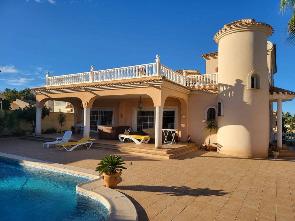 4 sovrum Villa till salu i Playa Flamenca med pool garage - 930 000 € (Ref: 6965571)