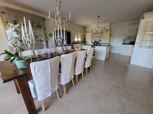 4 sovrum Villa till salu i Playa Flamenca, Orihuela med pool garage - 930 000 € (Ref: 6965571)