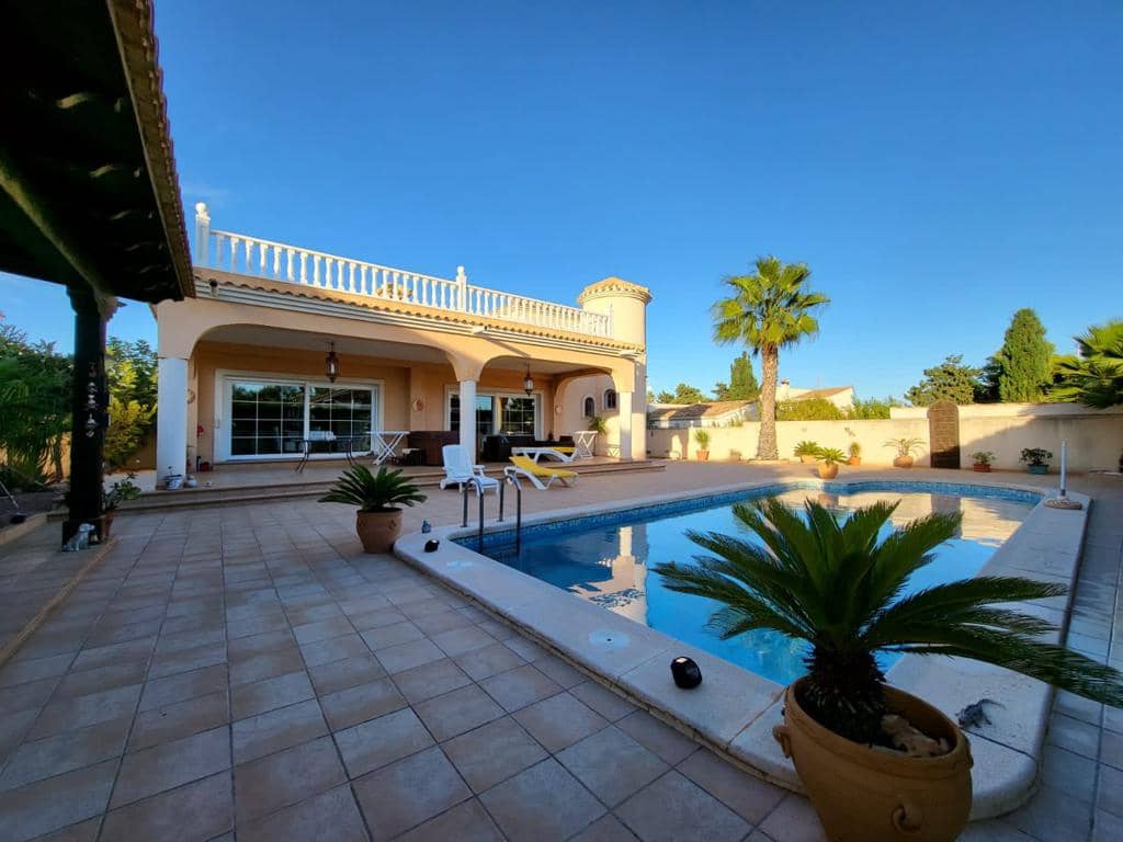 4 sovrum Villa till salu i Playa Flamenca med pool garage - 930 000 € (Ref: 6965571)