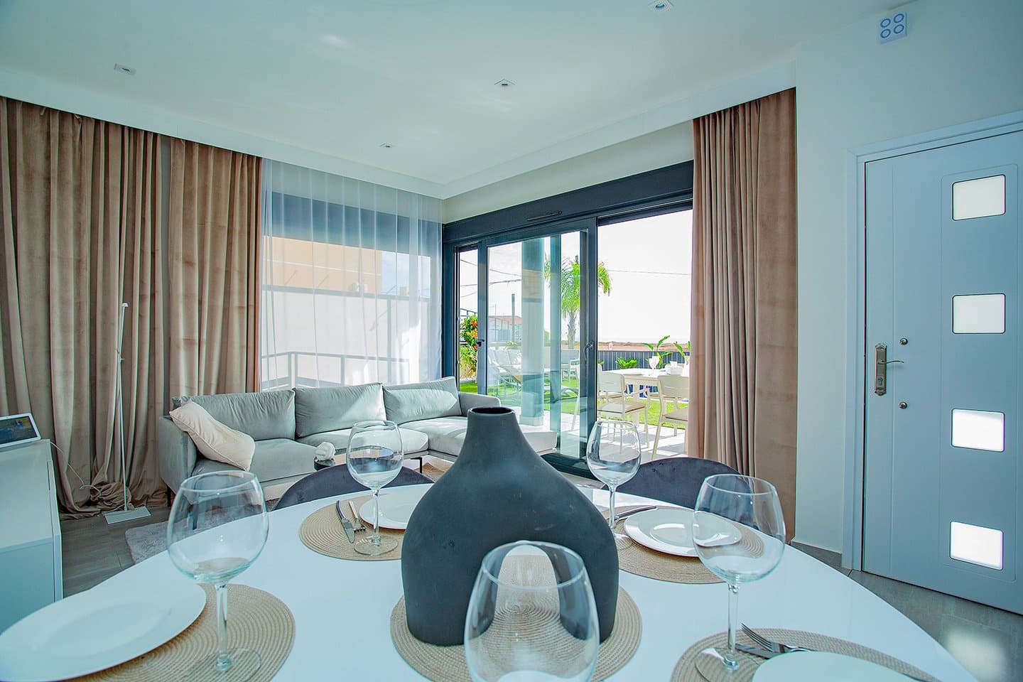 4 soveværelse Villa til salg i Torrevieja med swimmingpool garage - € 895.000 (Ref: 7048241)