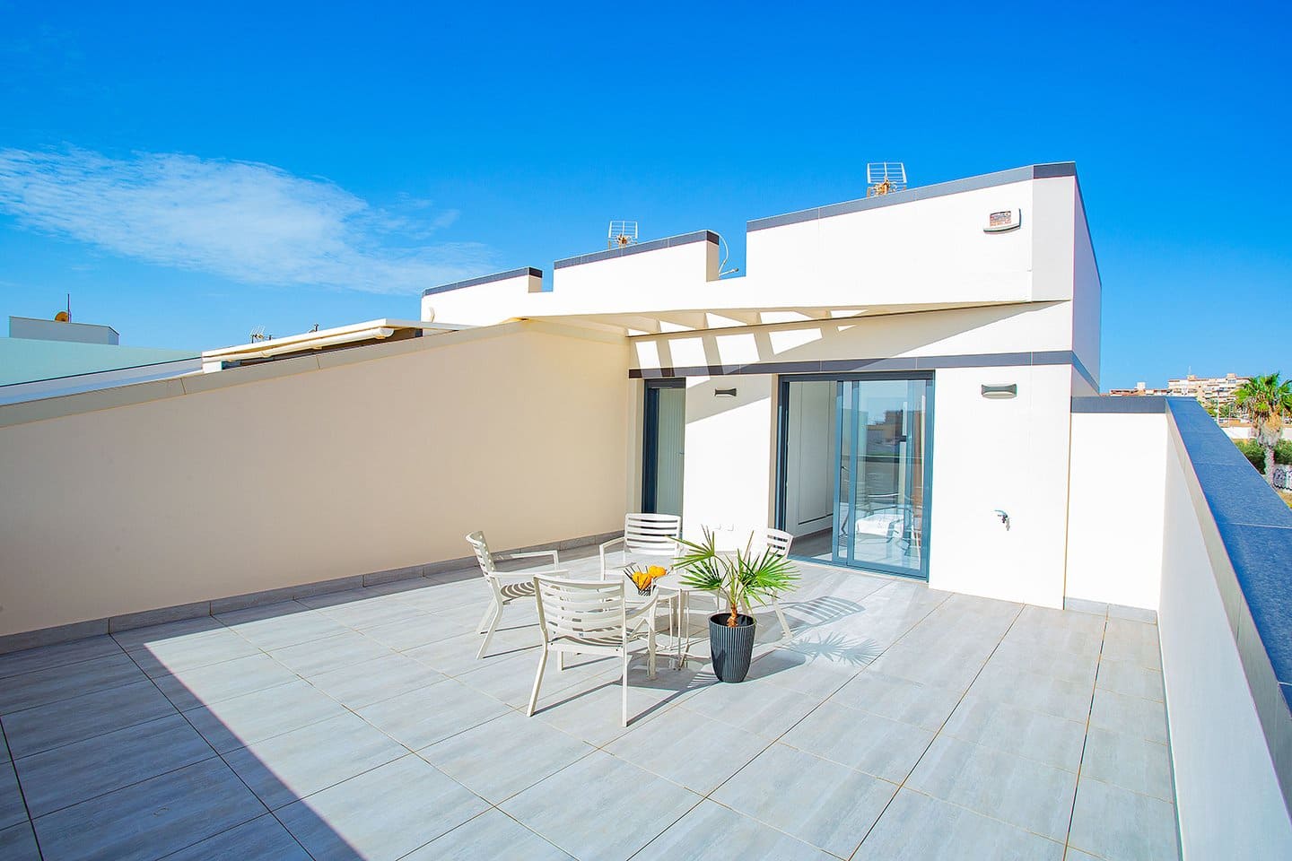 4 soveværelse Villa til salg i Torrevieja med swimmingpool garage - € 895.000 (Ref: 7048241)