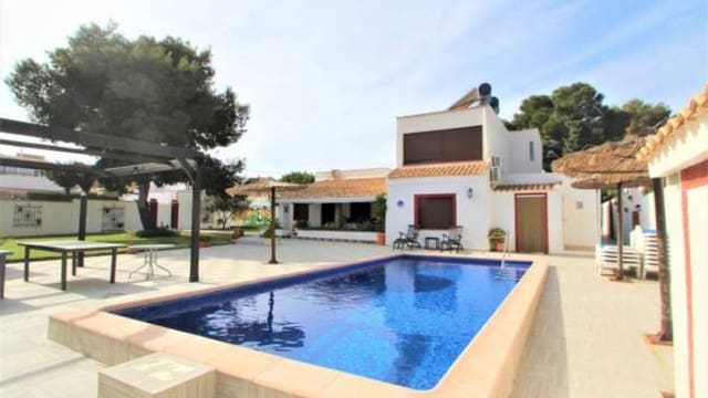 9 Zimmer Villa zu verkaufen in Lomas de Cabo Roig - Los Dolses, Orihuela mit Pool Garage - 690.000 € (Ref: 7107604)
