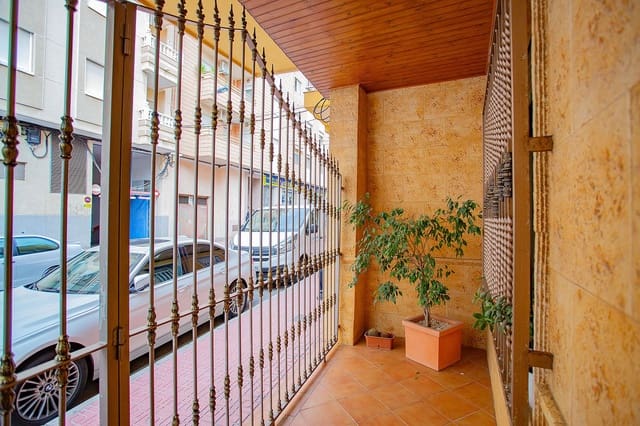 4 sovrum Lägenhet till salu i Centro, Torrevieja med garage - 188 000 € (Ref: 7131392)