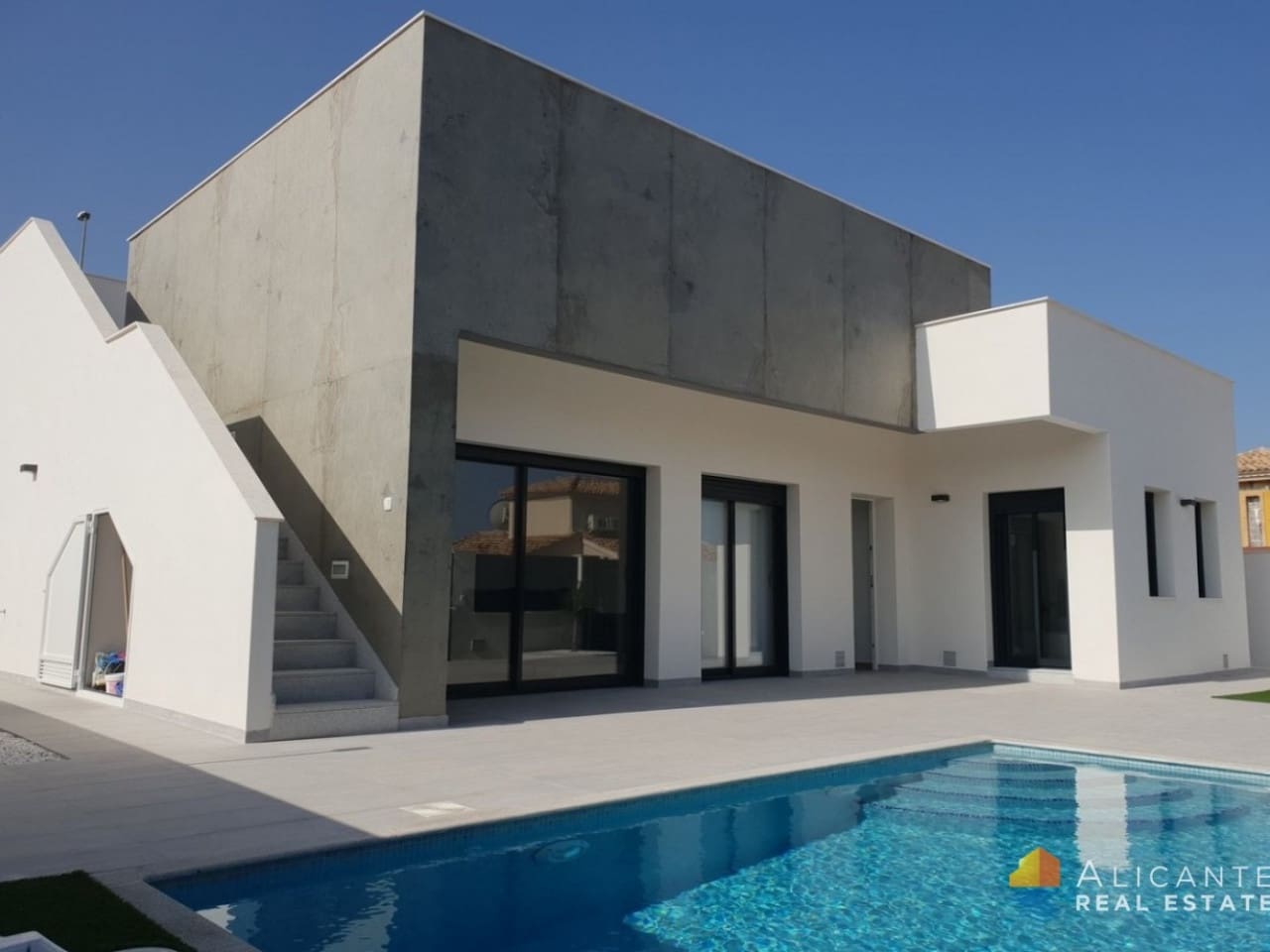 3 bedroom Villa for sale in Pinar de Campoverde with pool - € 422,500 (Ref: 7552695)