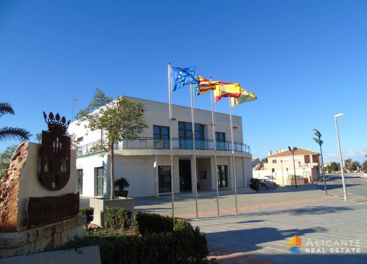 3 sovrum Villa till salu i Daya Nueva med pool - 299 000 € (Ref: 7552837)