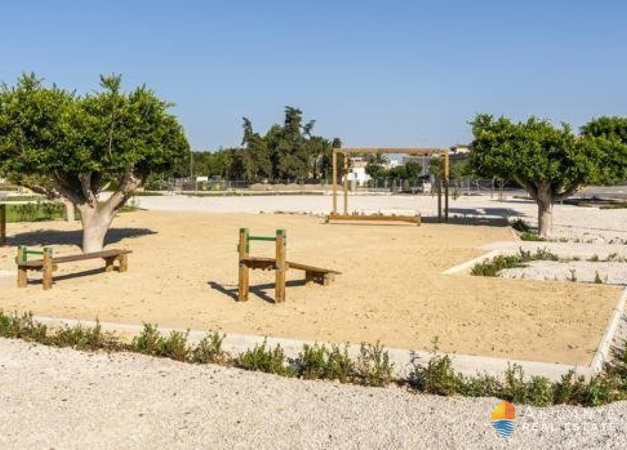 3 sovrum Villa till salu i Daya Nueva med pool - 299 000 € (Ref: 7552837)