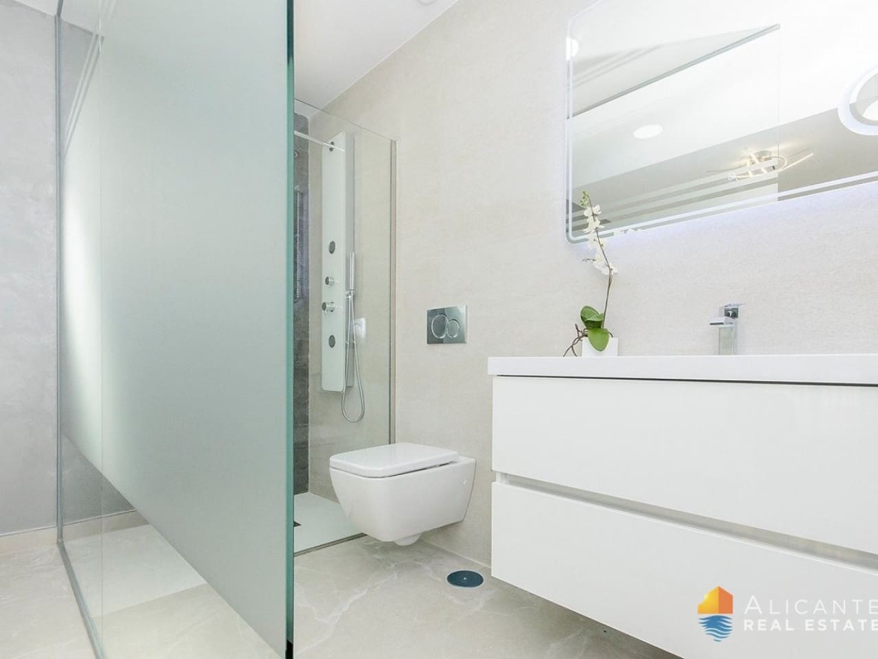 3 bedroom Villa for sale in San Miguel de Salinas with pool - € 415,000 (Ref: 7558596)