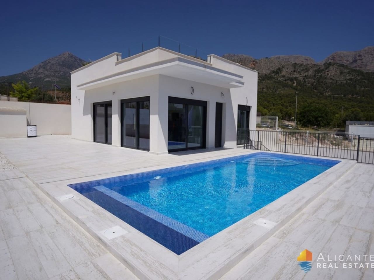 3 bedroom Villa for sale in Polop with pool - € 500,000 (Ref: 7558616)