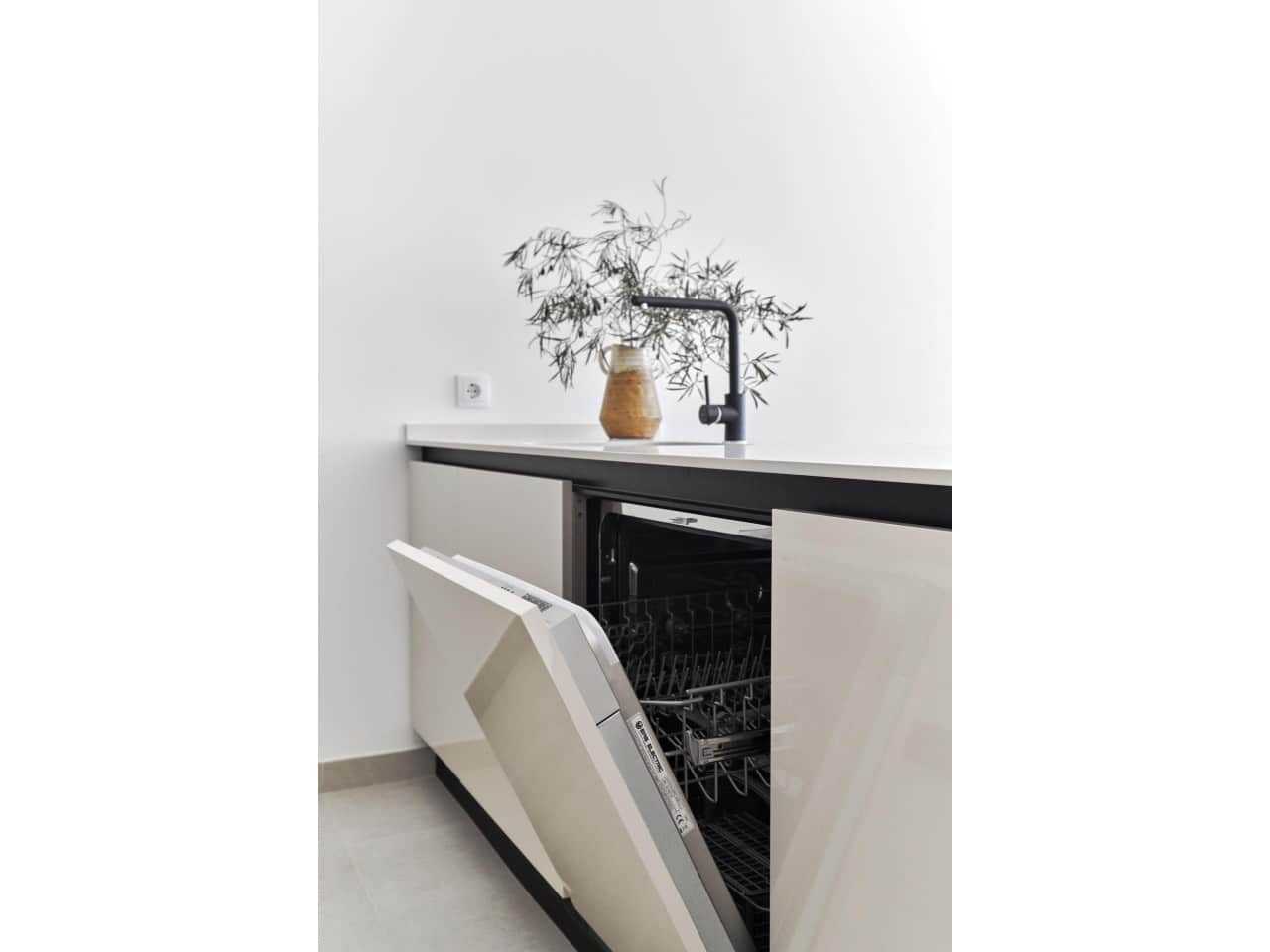 2 slaapkamer Villa te koop in La Veleta met zwembad - € 380.000 (Ref: 7558619)