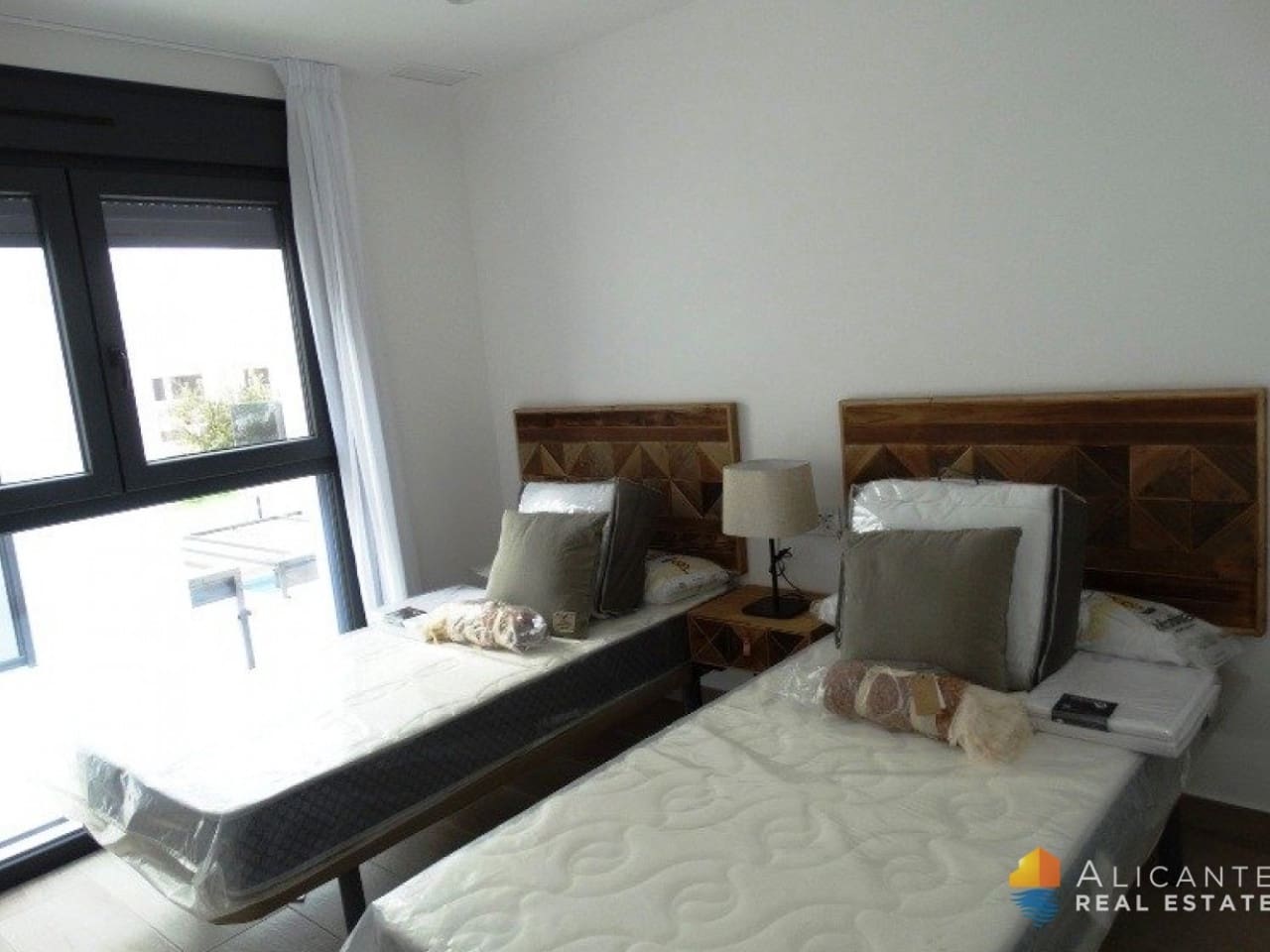 Chalet de 3 habitaciones en Pilar de la Horadada en venta con piscina - 379.900 € (Ref: 7558763)