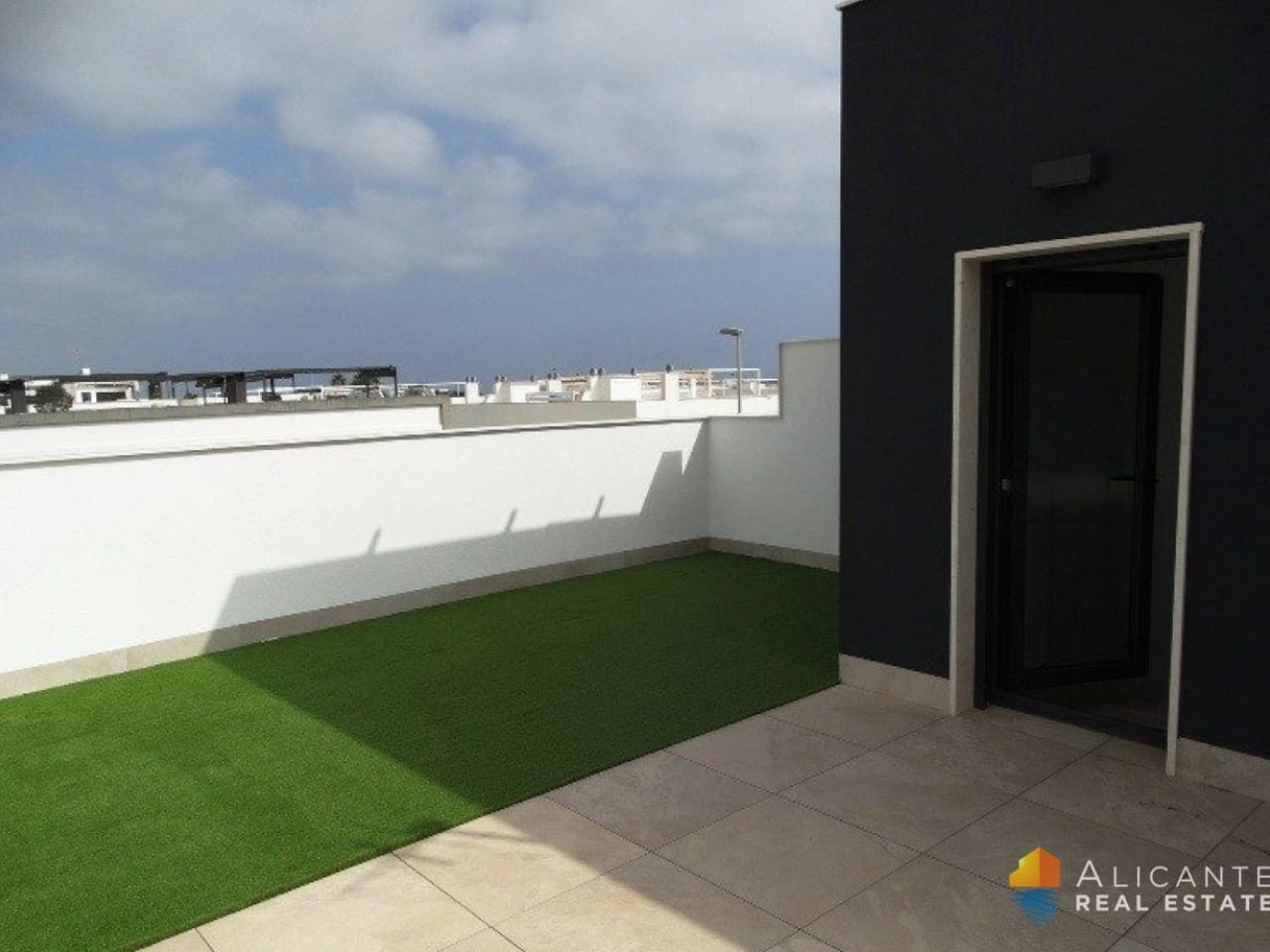 Chalet de 3 habitaciones en Pilar de la Horadada en venta con piscina - 379.900 € (Ref: 7558763)