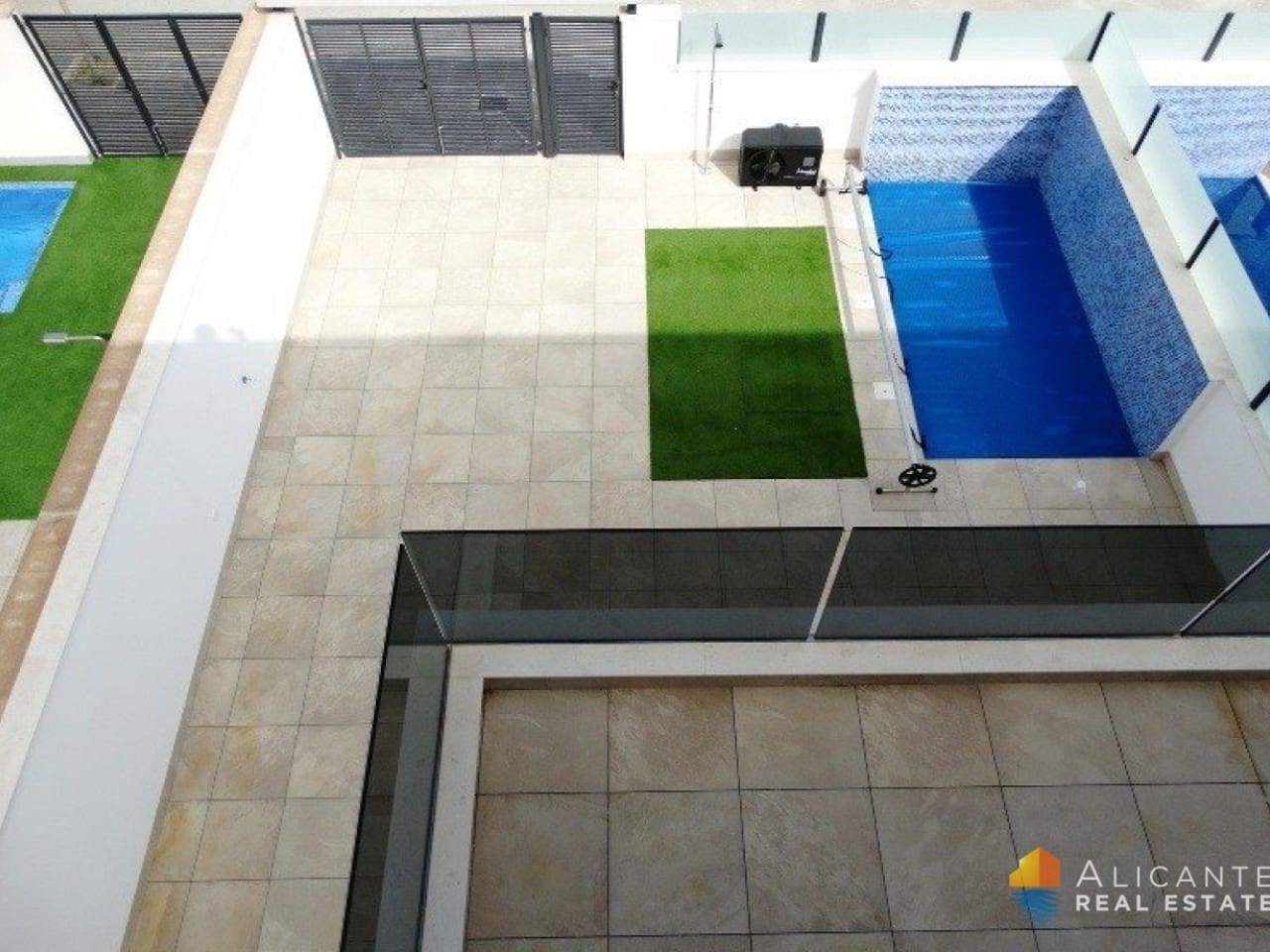 Chalet de 3 habitaciones en Pilar de la Horadada en venta con piscina - 379.900 € (Ref: 7558763)