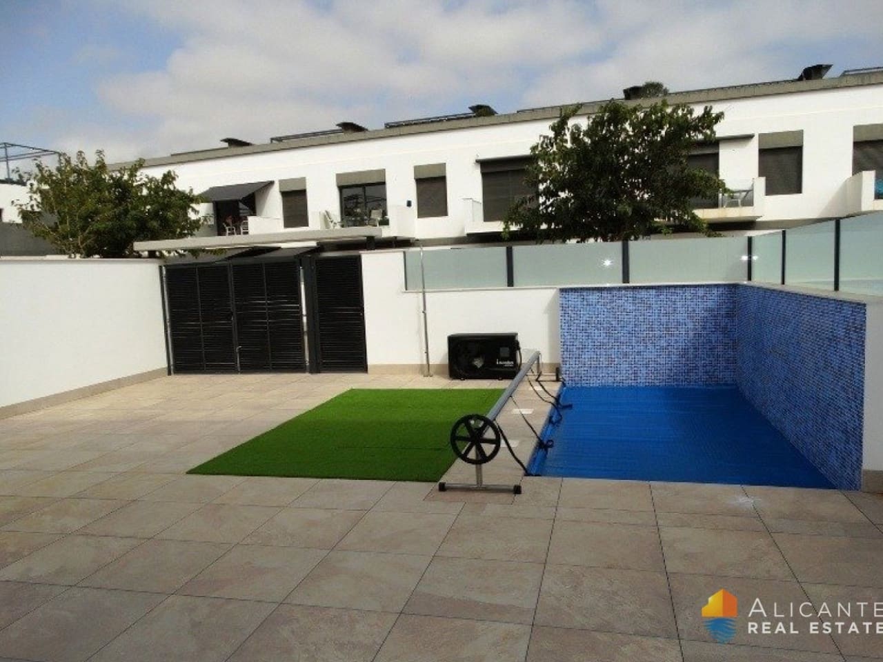 Chalet de 3 habitaciones en Pilar de la Horadada en venta con piscina - 379.900 € (Ref: 7558763)