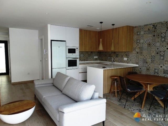 Chalet de 3 habitaciones en Pilar de la Horadada ciudad, Pilar de la Horadada en venta con piscina - 379.900 € (Ref: 7558763)