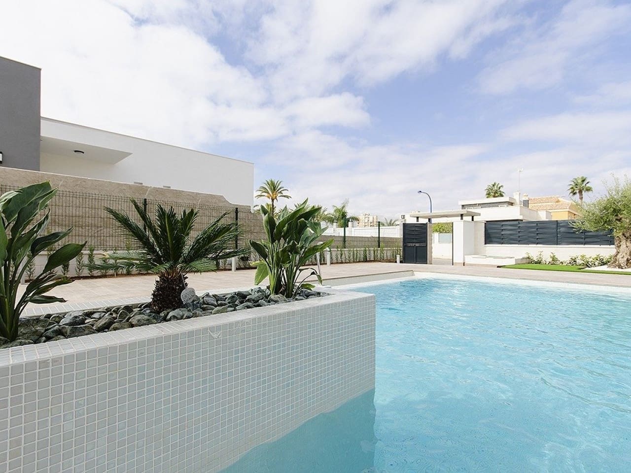 4 slaapkamer Villa te koop in Campoamor met zwembad - € 995.000 (Ref: 7558829)