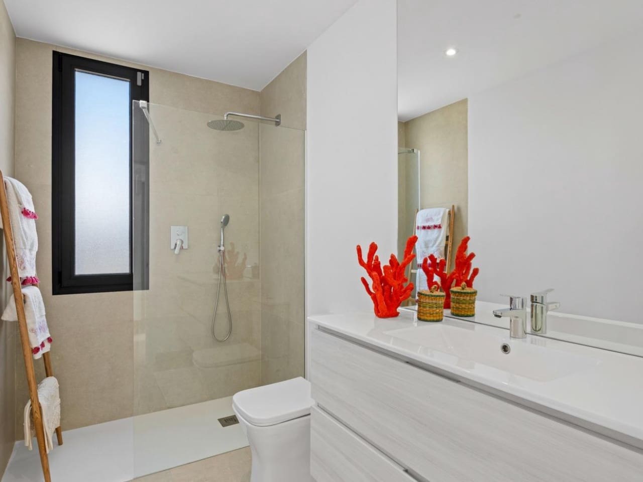 3 soveværelse Villa til salg i Mar de Cristal med swimmingpool - € 549.000 (Ref: 7558850)