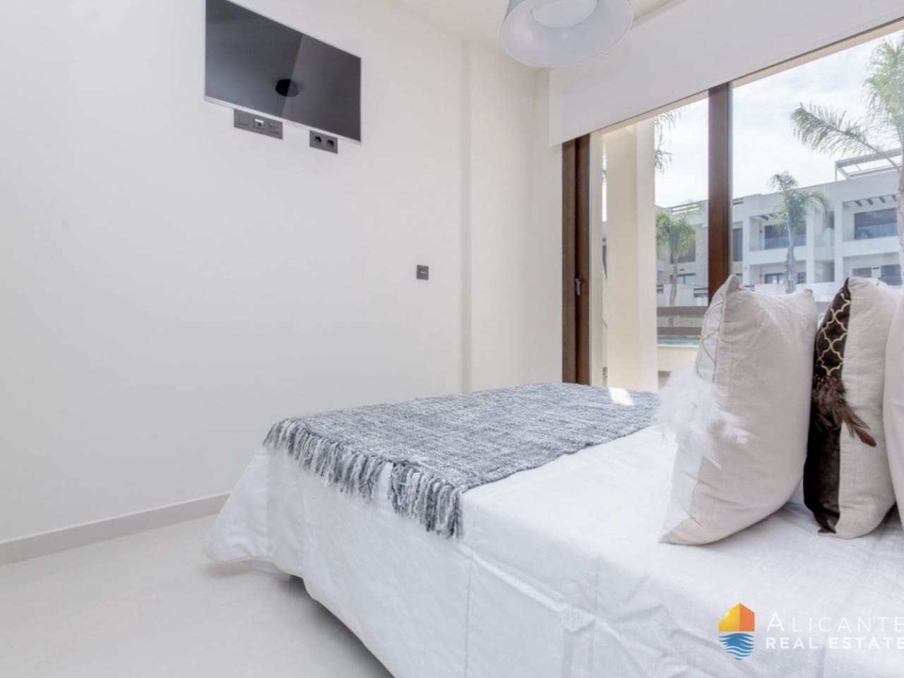 2 bedroom Villa for sale in Los Balcones with pool - € 275,000 (Ref: 7561711)