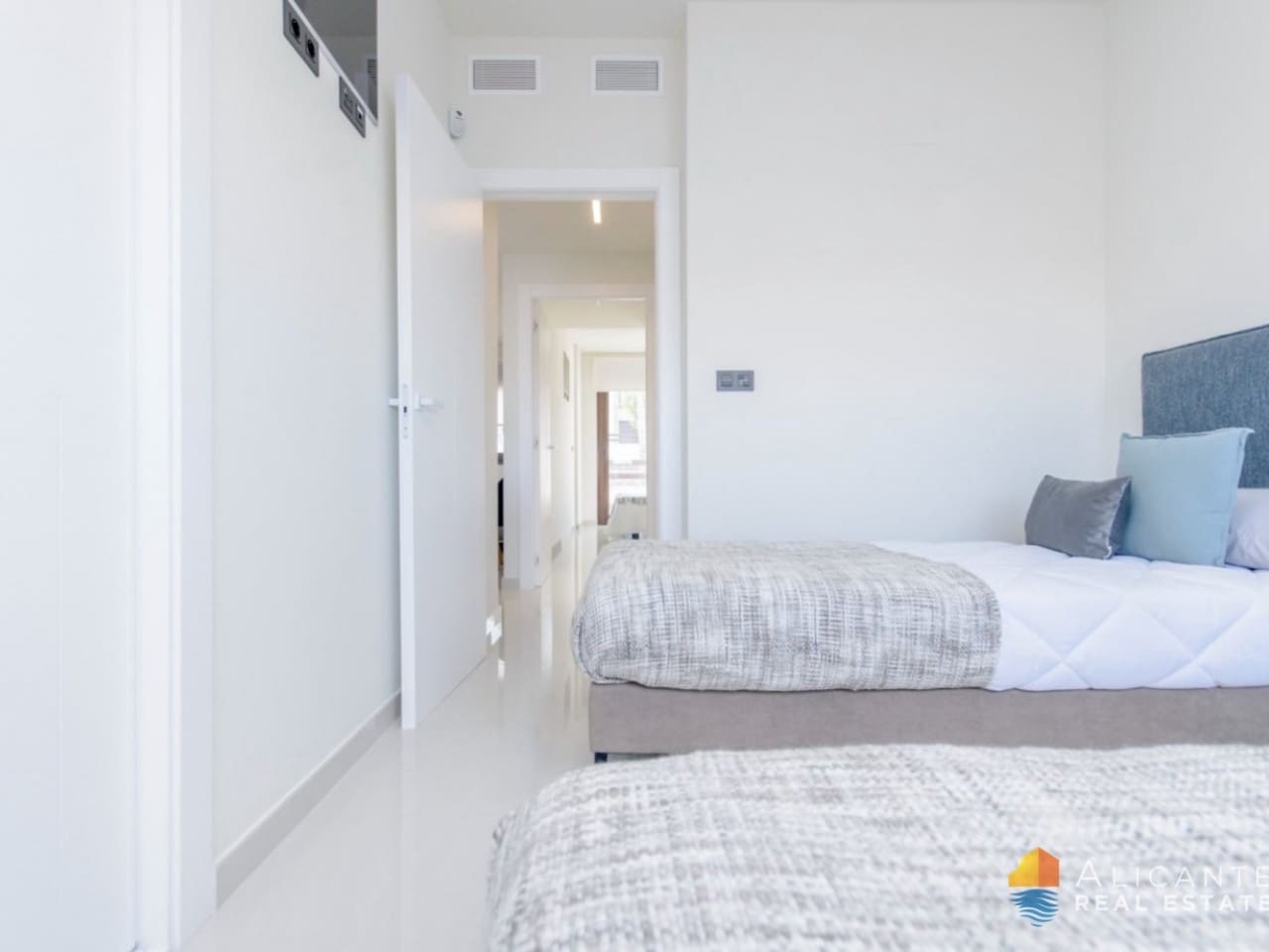 2 bedroom Villa for sale in Los Balcones with pool - € 275,000 (Ref: 7561711)