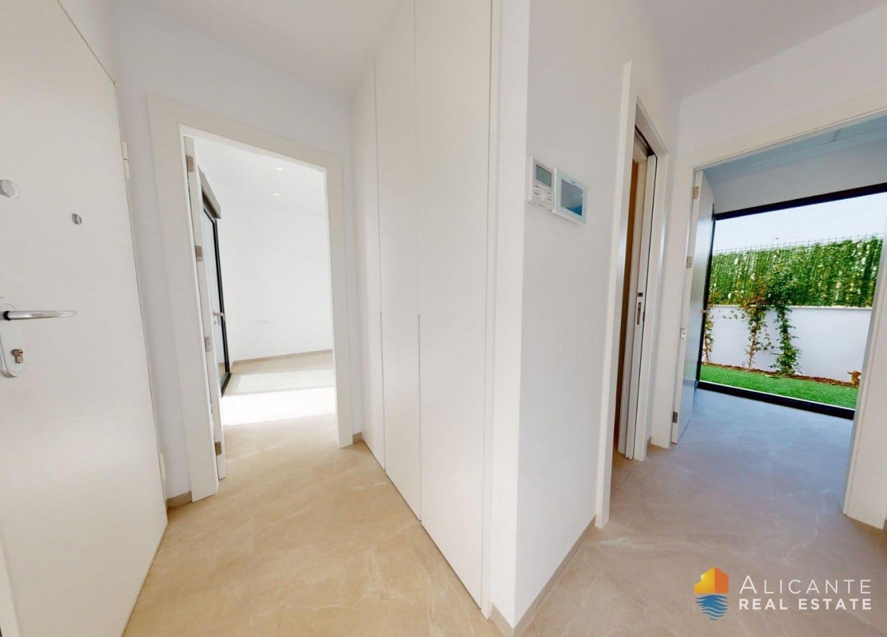 Chalet de 3 habitaciones en Los Alcázares en venta con piscina - 689.900 € (Ref: 7723200)