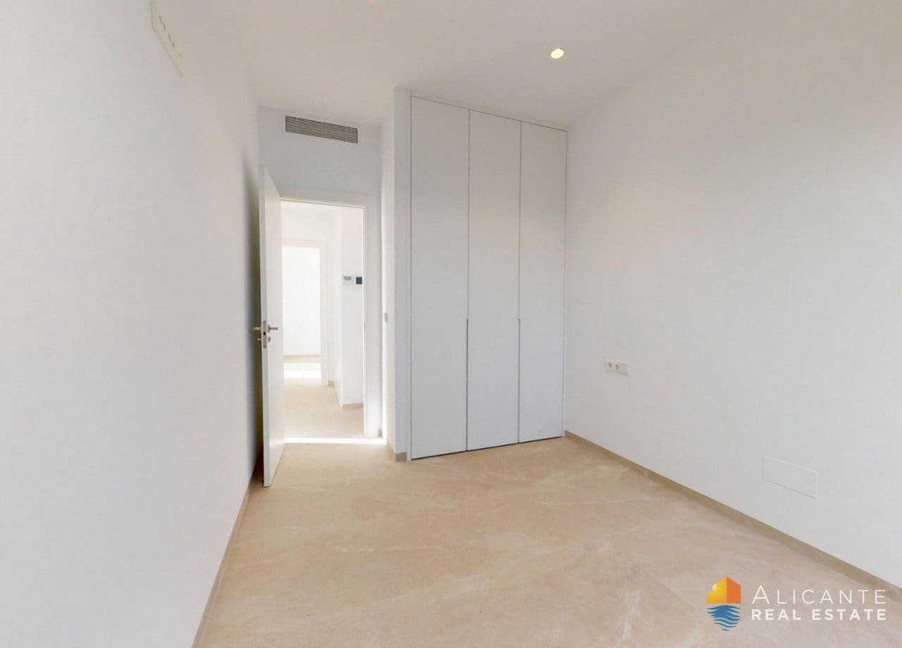 Chalet de 3 habitaciones en Los Alcázares en venta con piscina - 689.900 € (Ref: 7723200)