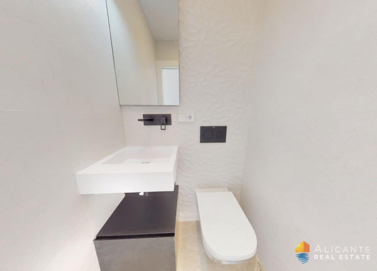 Chalet de 3 habitaciones en Los Alcázares en venta con piscina - 689.900 € (Ref: 7723200)