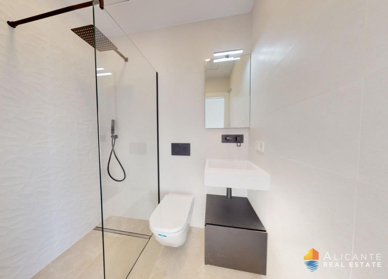 Chalet de 3 habitaciones en Los Alcázares en venta con piscina - 689.900 € (Ref: 7723200)