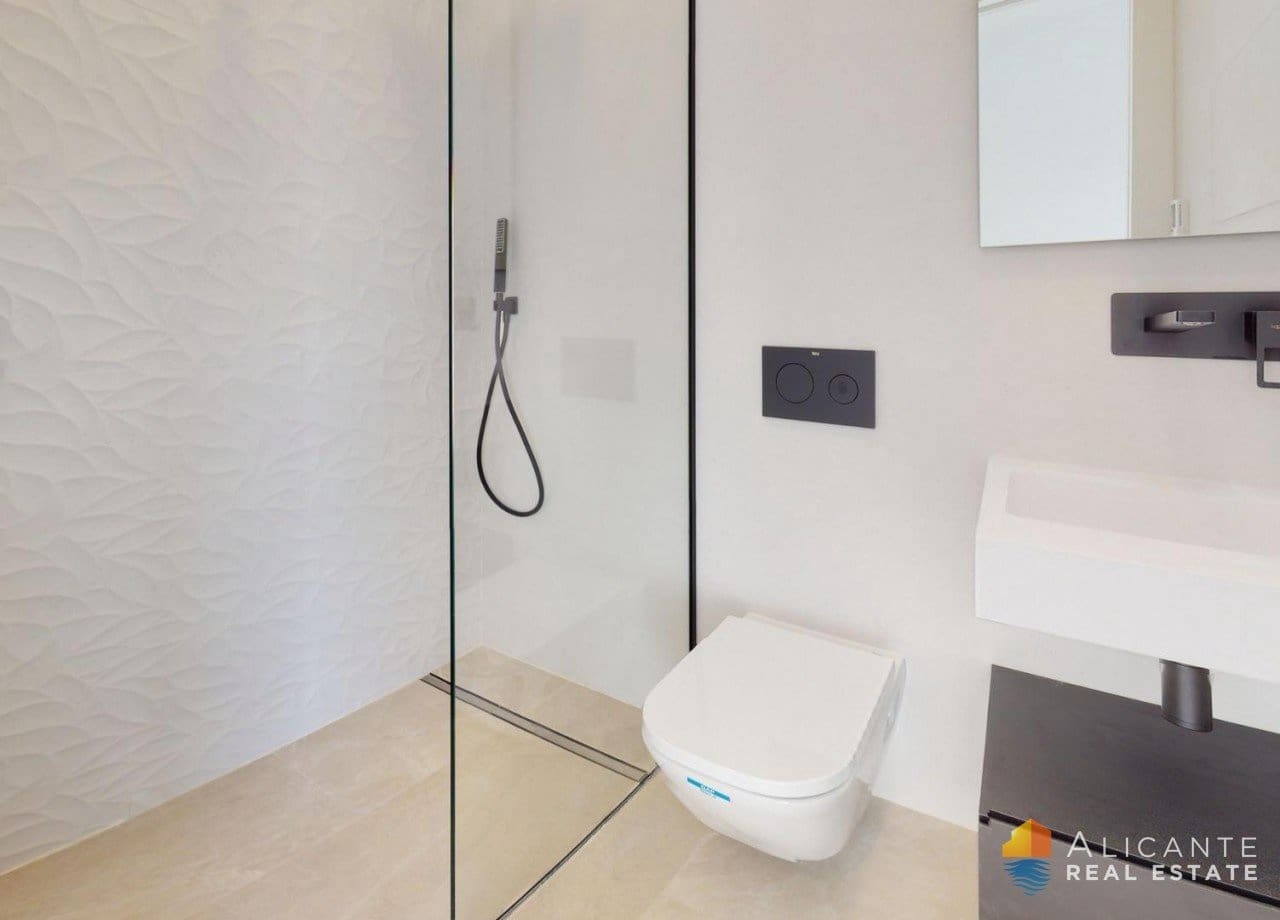 Chalet de 3 habitaciones en Los Alcázares en venta con piscina - 689.900 € (Ref: 7723200)