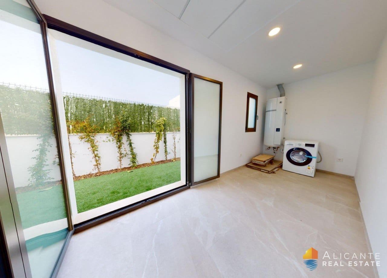 Chalet de 3 habitaciones en Los Alcázares en venta con piscina - 689.900 € (Ref: 7723200)