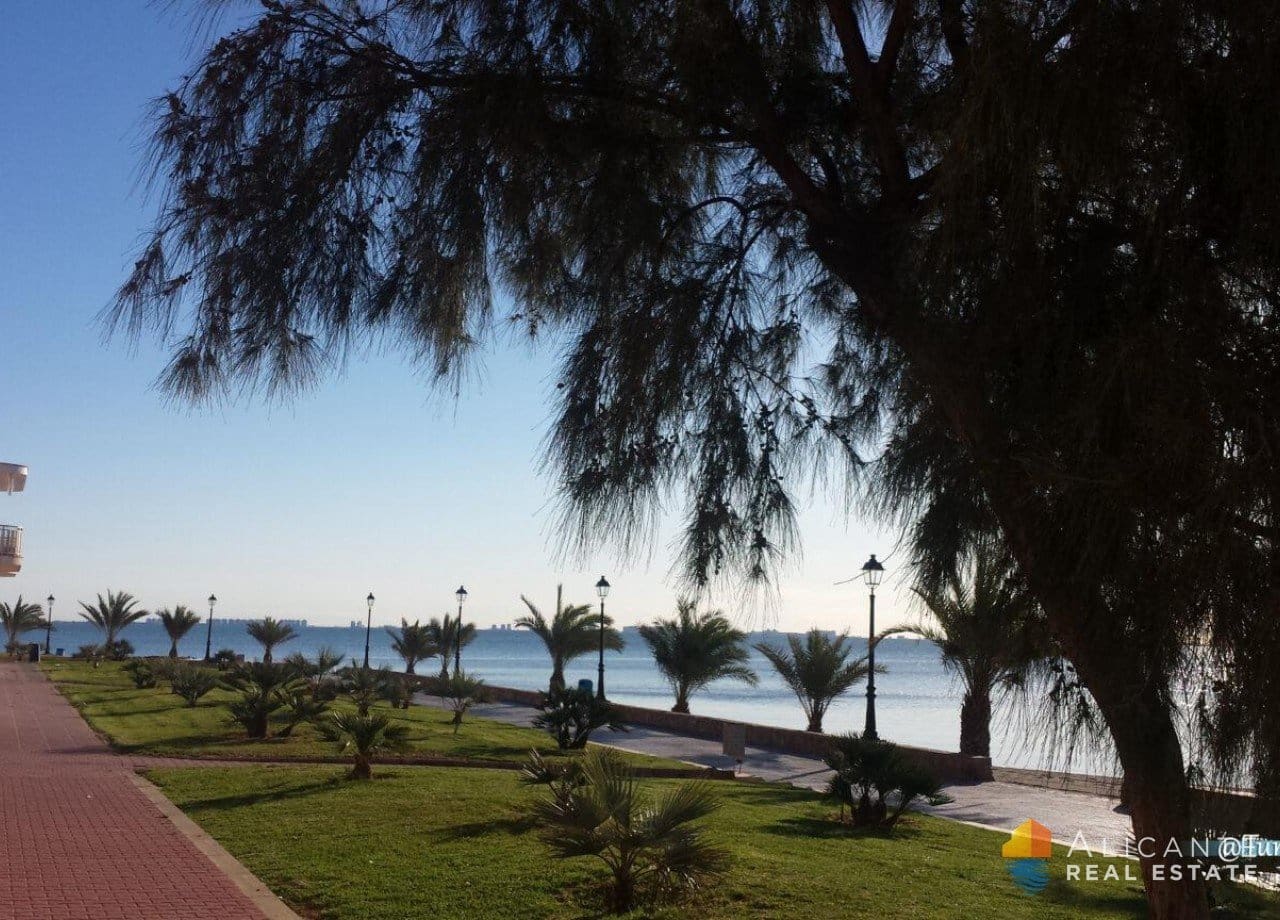 Chalet de 3 habitaciones en Los Alcázares en venta con piscina - 689.900 € (Ref: 7723200)