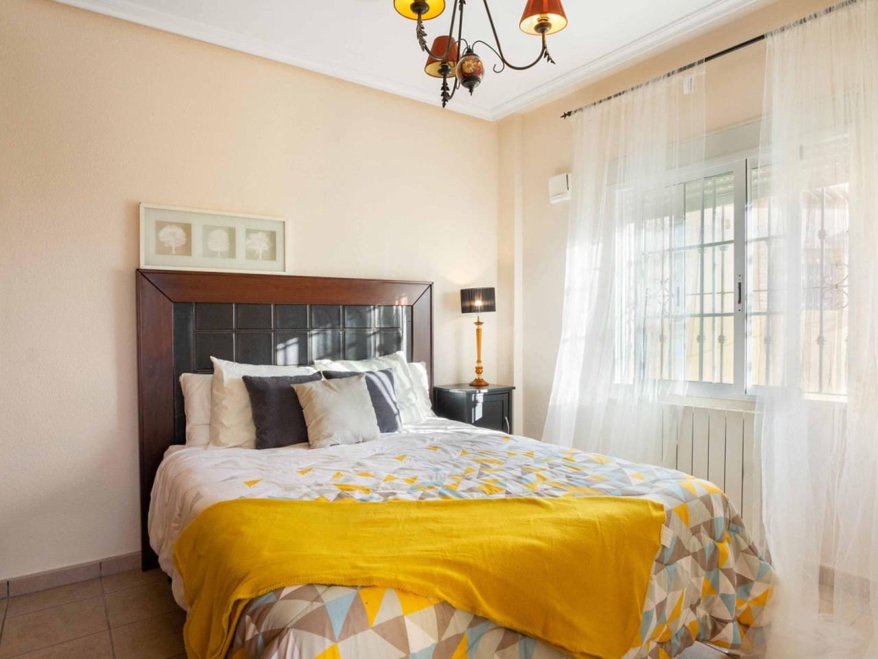 5 bedroom Villa for sale in La Florida with pool - € 350,000 (Ref: 7849832)