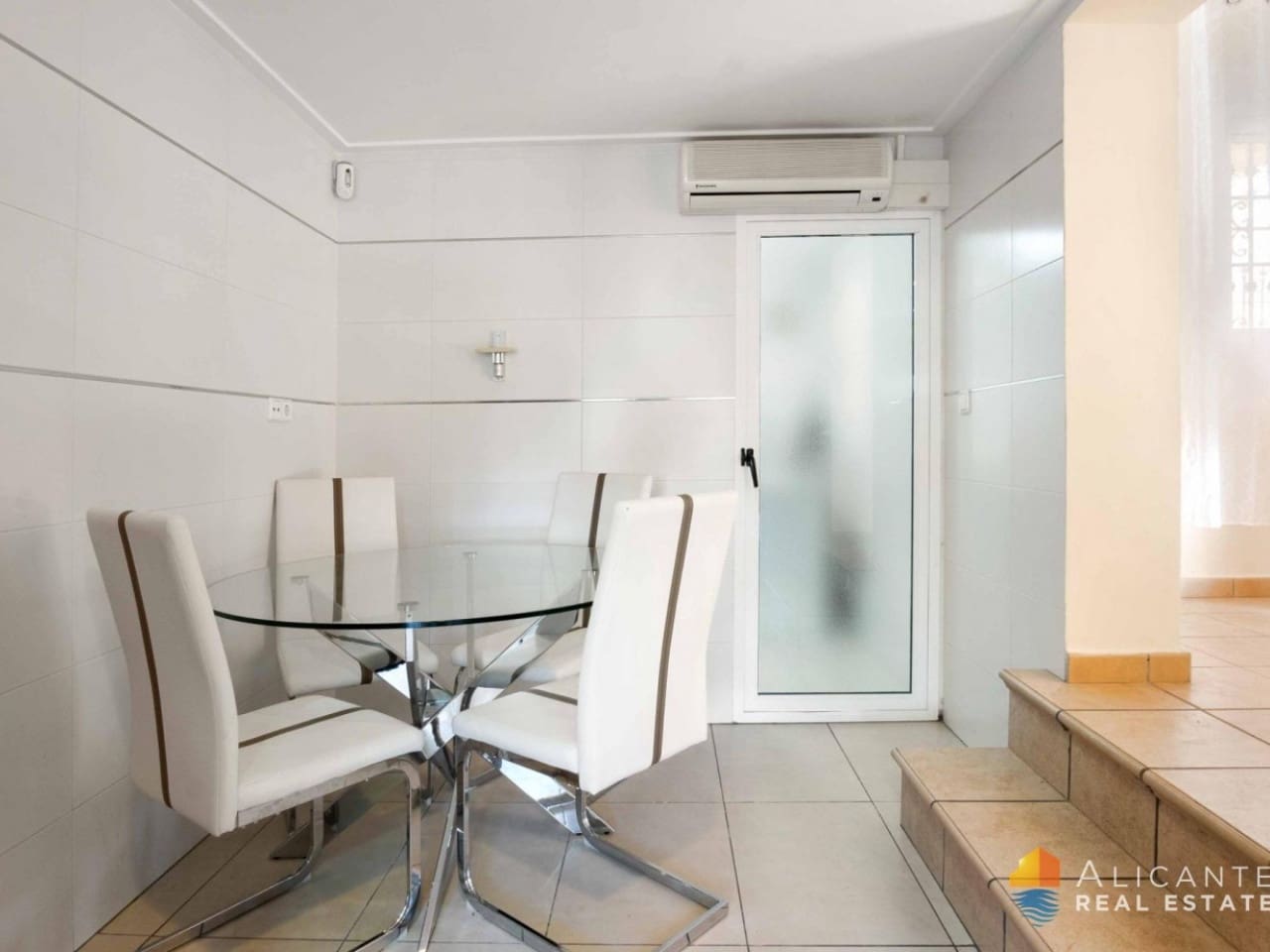 5 bedroom Villa for sale in La Florida with pool - € 350,000 (Ref: 7849832)