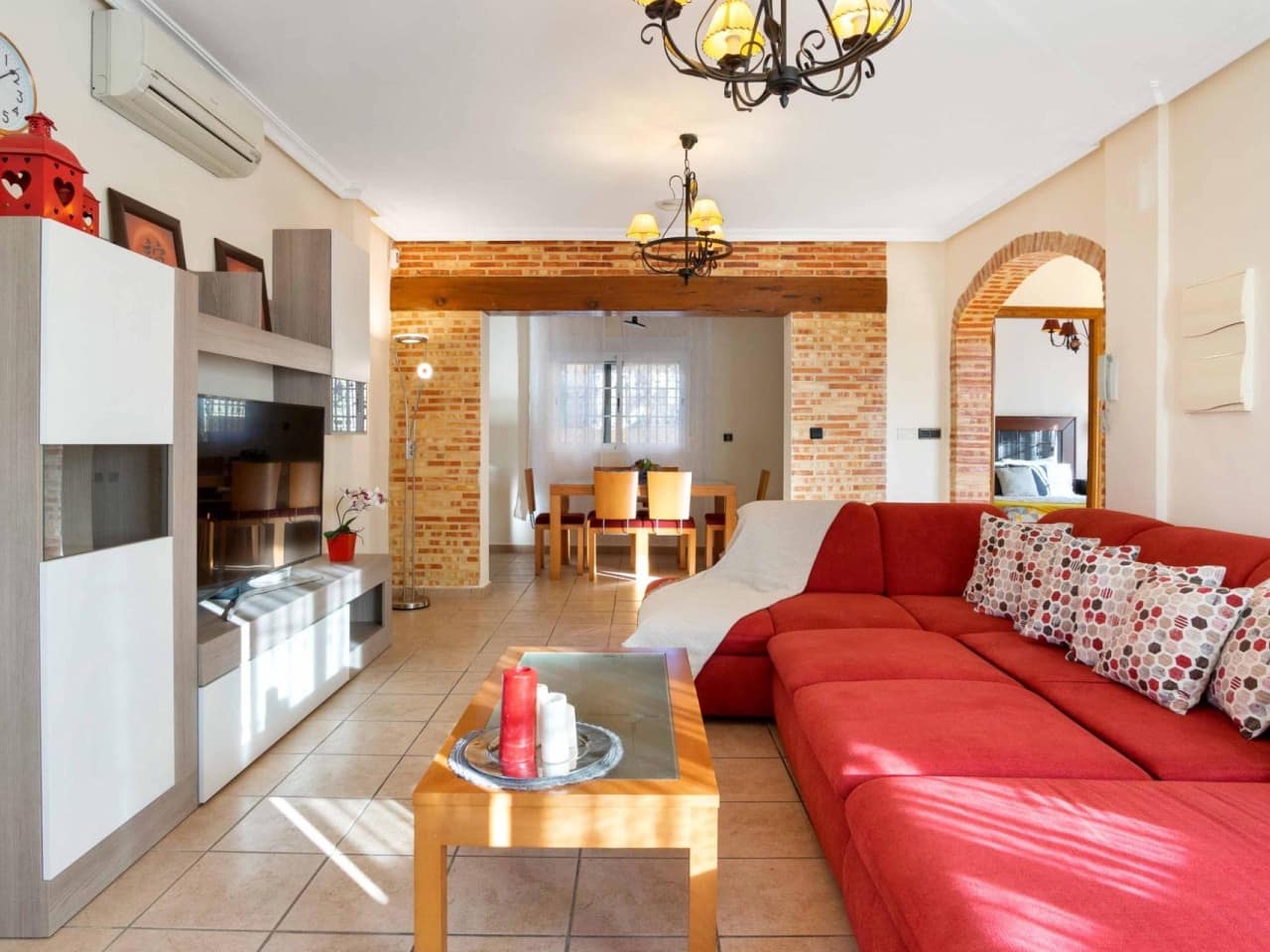 5 Zimmer Villa zu verkaufen in La Florida mit Pool - 350.000 € (Ref: 7849832)