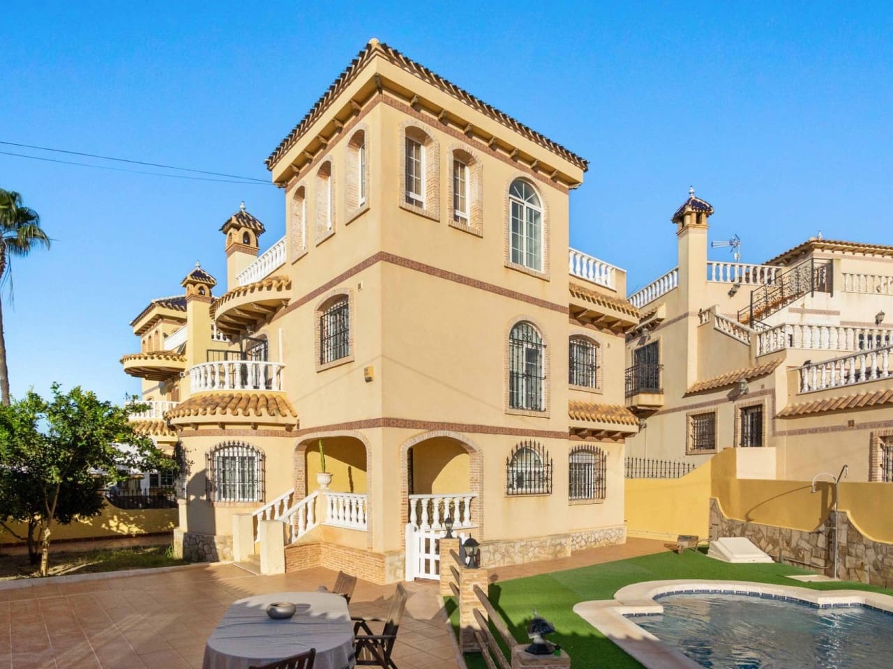 5 Zimmer Villa zu verkaufen in La Florida mit Pool - 350.000 € (Ref: 7849832)