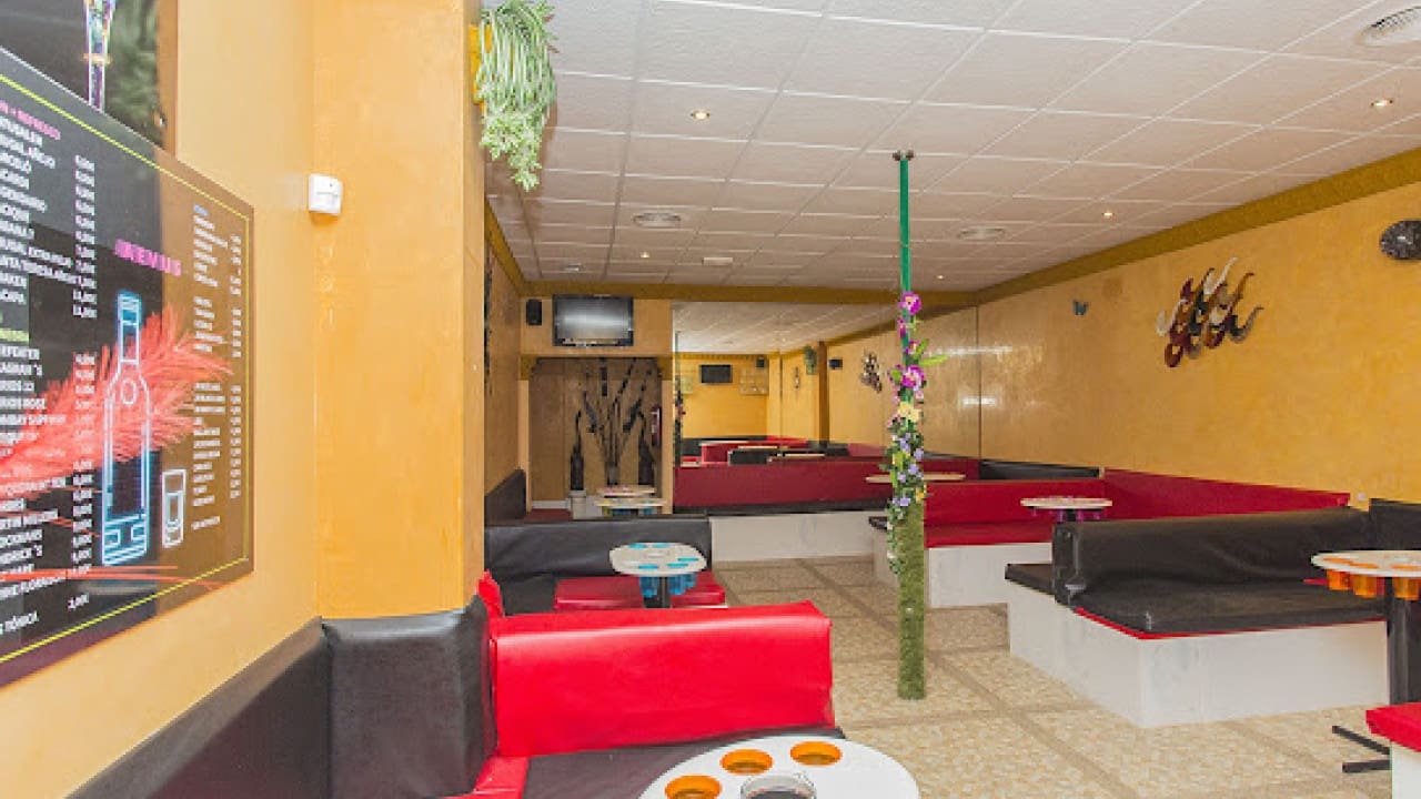 Commercial for sale in Torrevieja - € 378,000 (Ref: 7858223)