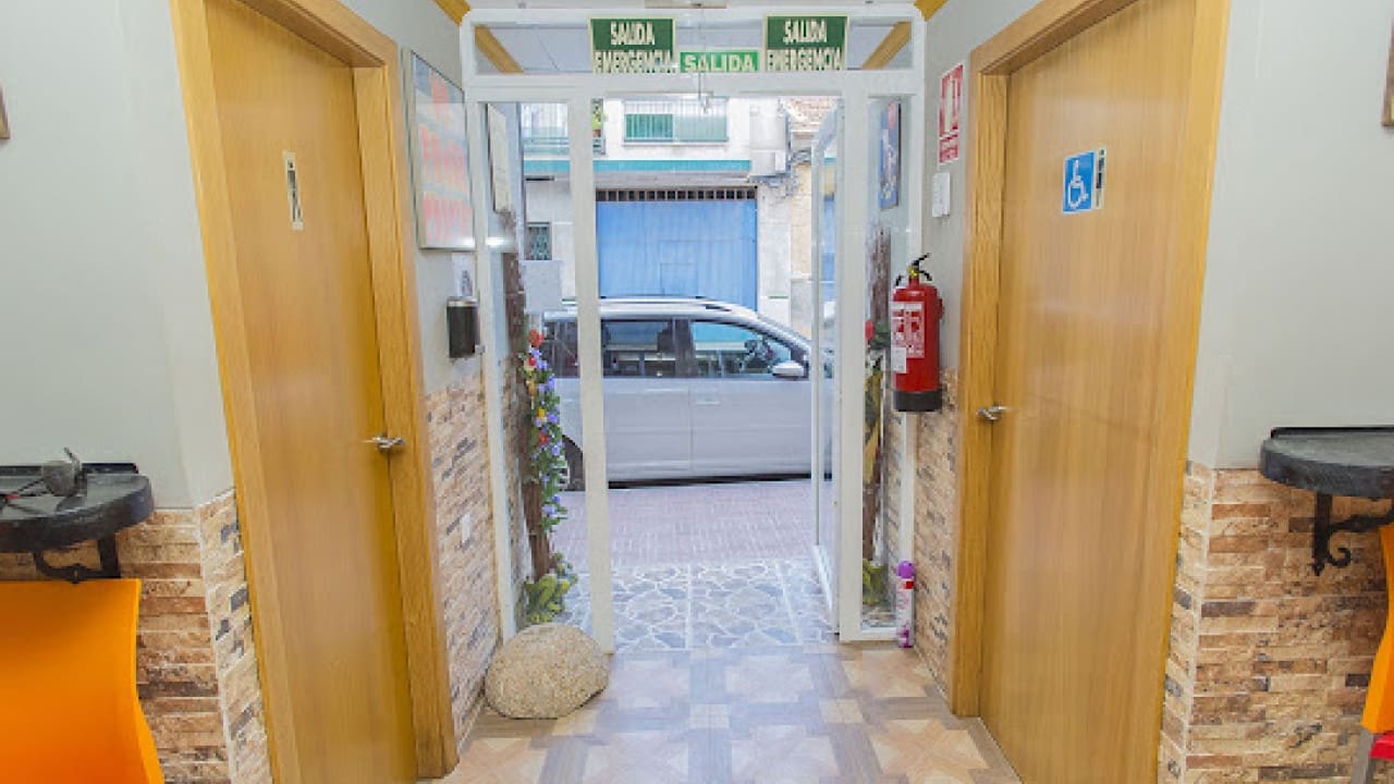 Commercial for sale in Torrevieja - € 378,000 (Ref: 7858223)