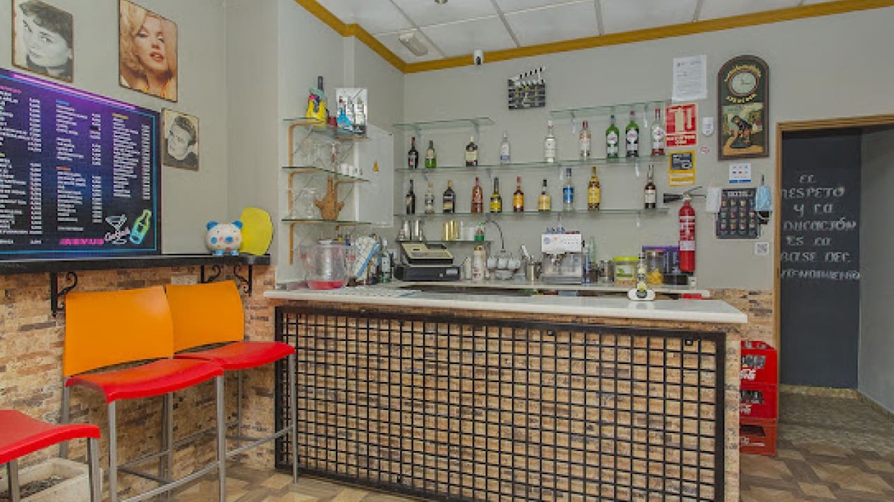 Commercial for sale in Torrevieja - € 378,000 (Ref: 7858223)