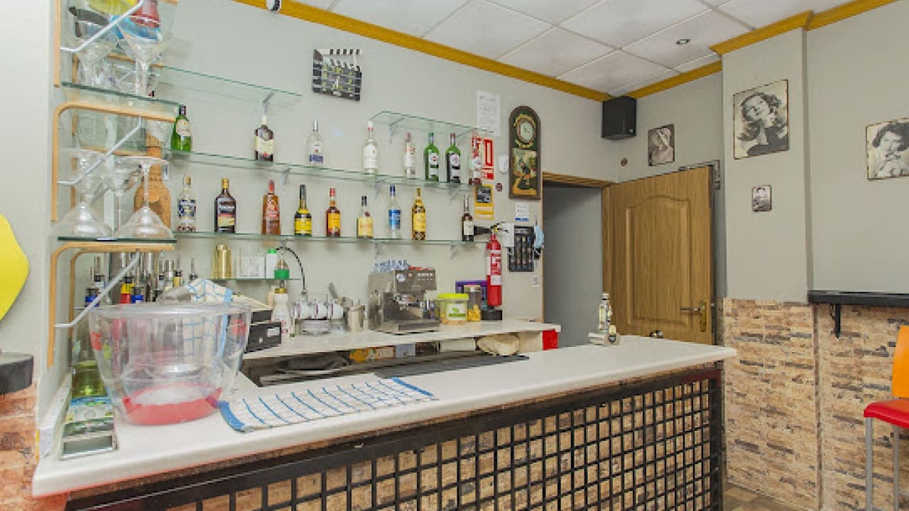 Commercial for sale in Torrevieja - € 378,000 (Ref: 7858223)