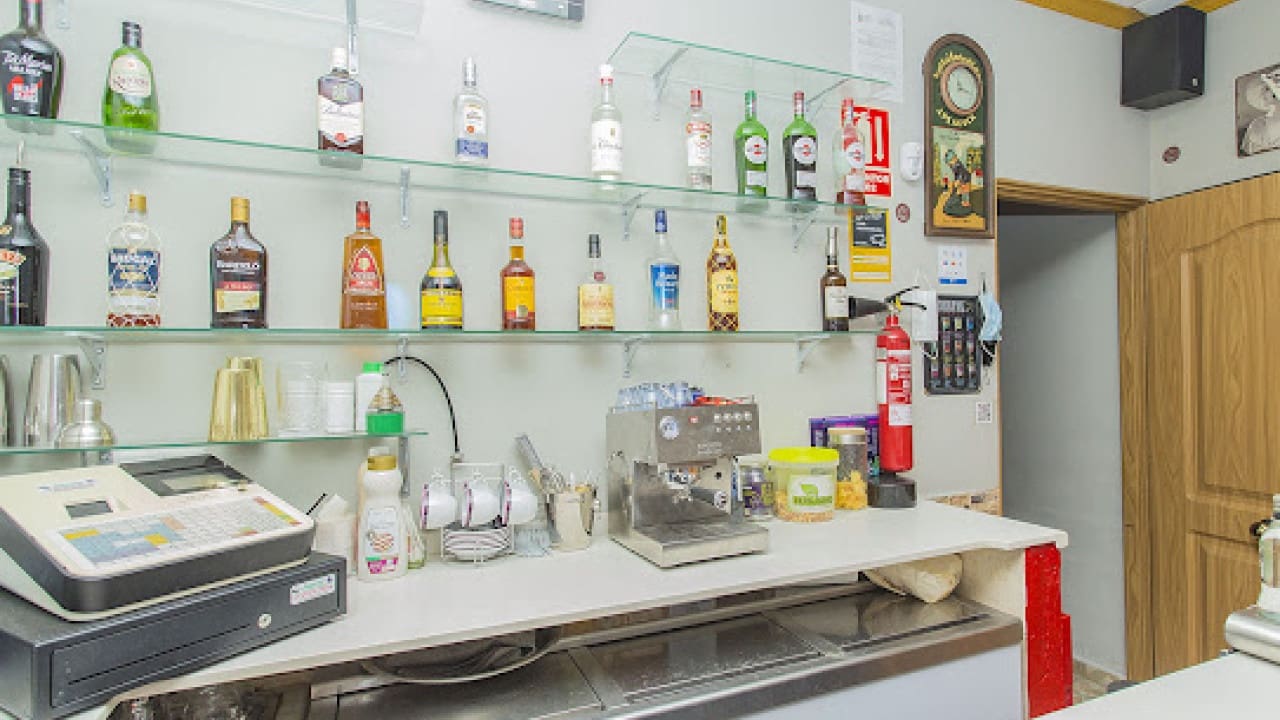 Commercial for sale in Torrevieja - € 378,000 (Ref: 7858223)