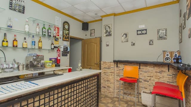 Commercial for sale in Centro - Muelle Pesquero, Torrevieja - € 378,000 (Ref: 7858223)