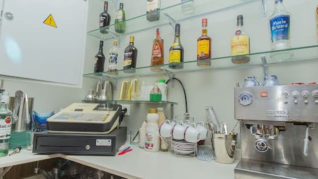 Commercial for sale in Centro - Muelle Pesquero, Torrevieja - € 378,000 (Ref: 7858223)