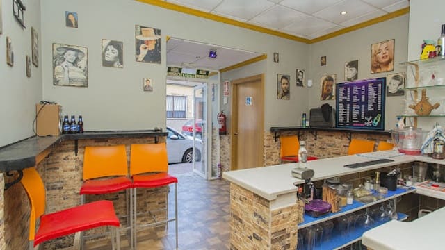 Commercial for sale in Centro - Muelle Pesquero, Torrevieja - € 378,000 (Ref: 7858223)