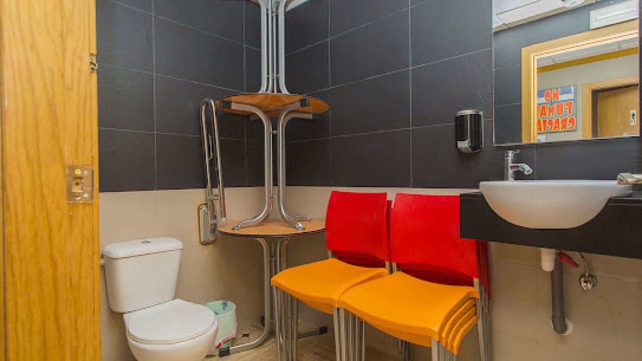 Commercial for sale in Torrevieja - € 378,000 (Ref: 7858223)