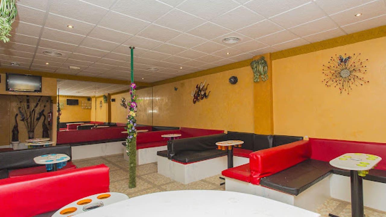 Commercial for sale in Torrevieja - € 378,000 (Ref: 7858223)