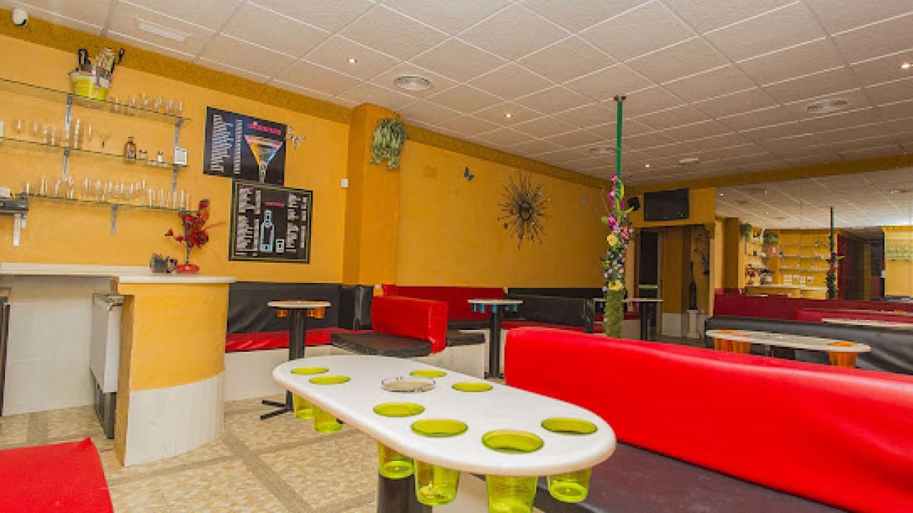 Commercial for sale in Torrevieja - € 378,000 (Ref: 7858223)