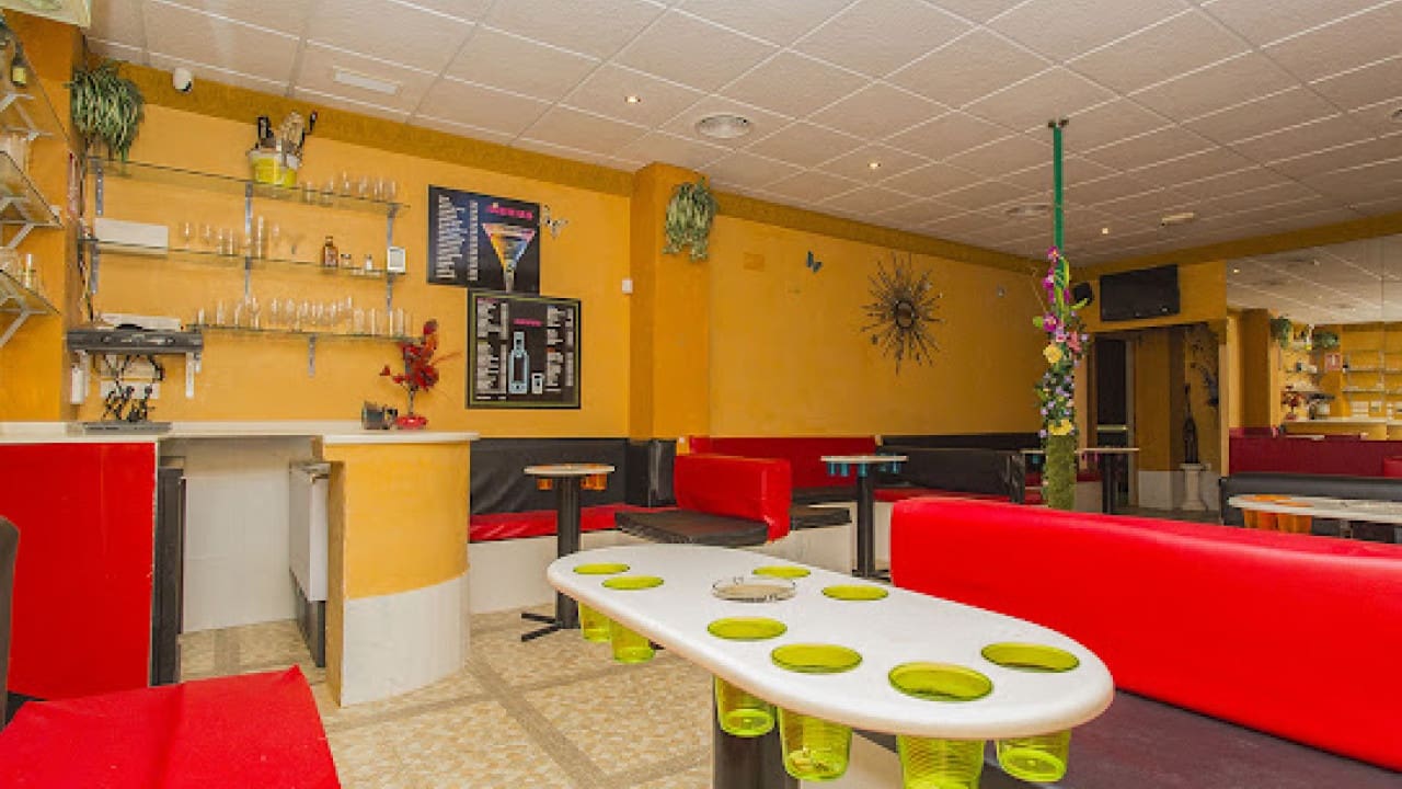 Commercial for sale in Torrevieja - € 378,000 (Ref: 7858223)