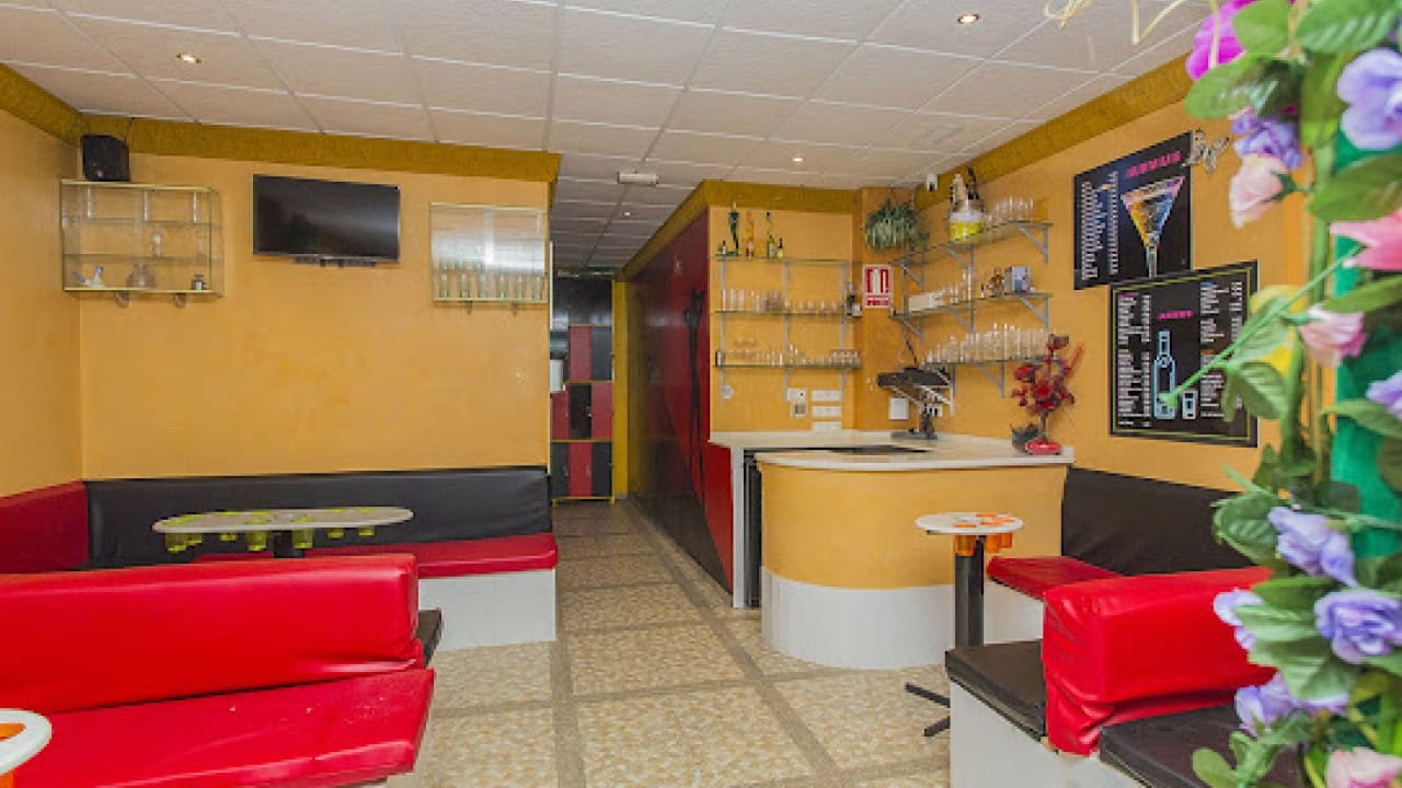Commercial for sale in Torrevieja - € 378,000 (Ref: 7858223)