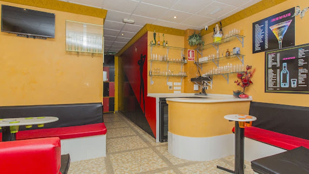 Commercial for sale in Torrevieja - € 378,000 (Ref: 7858223)