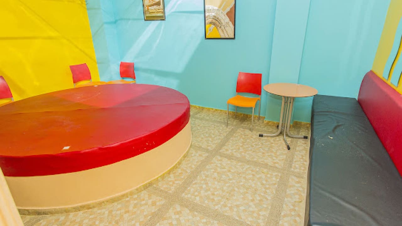 Commercial for sale in Torrevieja - € 378,000 (Ref: 7858223)